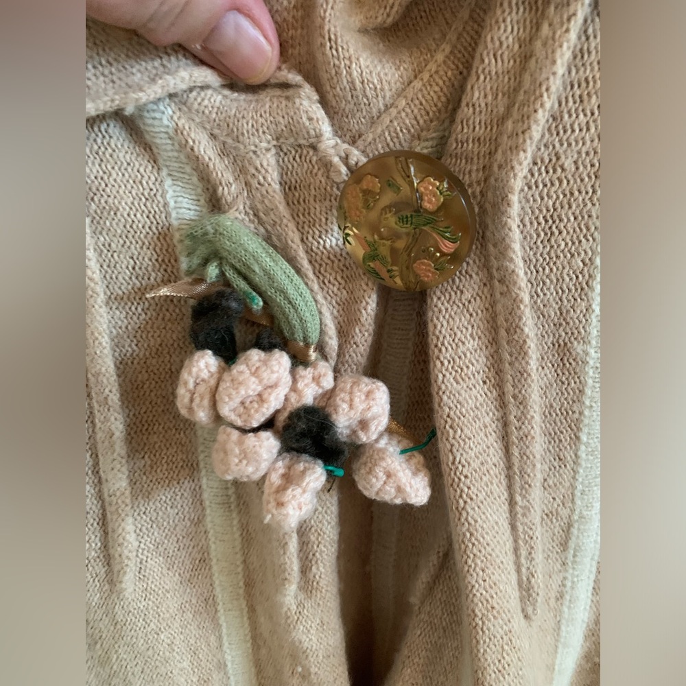 Cottagecore Sleeping on Snow cable knit sweater with 3d knitted flowers🌴 - Picture 7 of 13